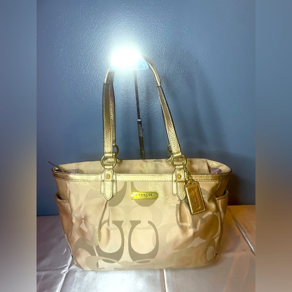 Authentic Coach Purse! #035COA - Picture 1 of 9